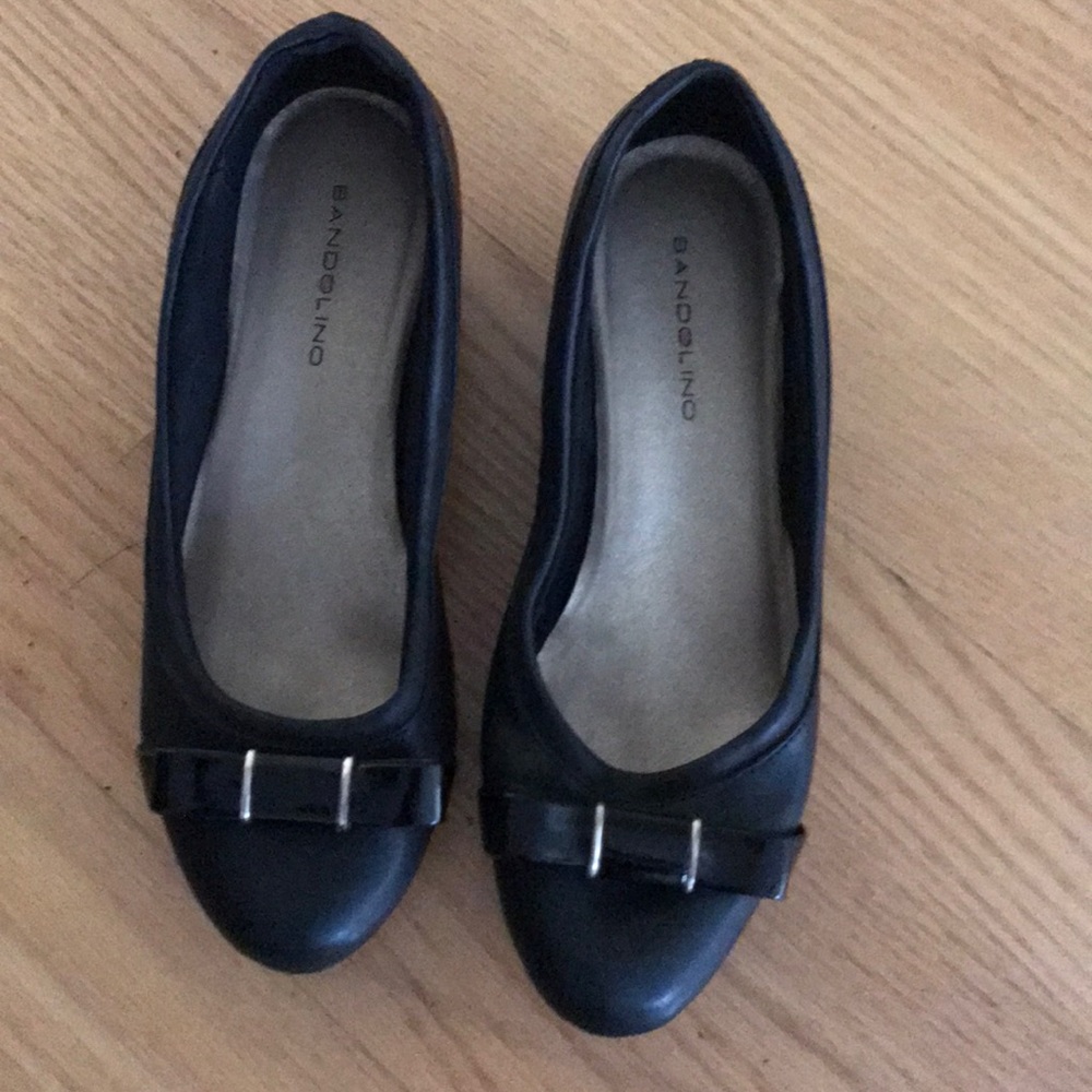 Final price Black bandolino comfy wedge heels